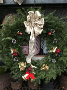 24 Inch Wreath with Golden Snowflake Bow